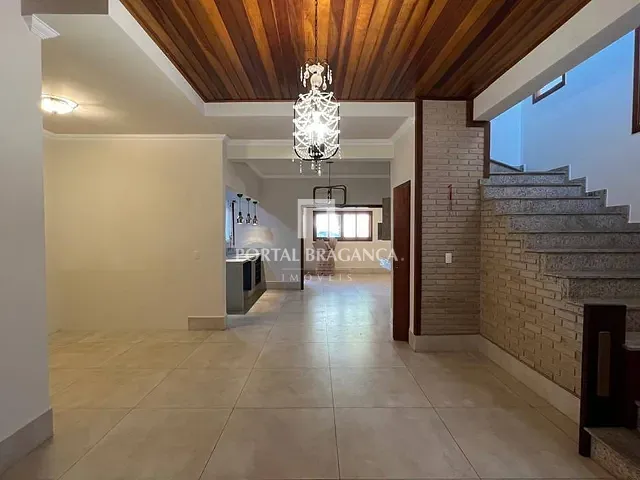 Casa com 432m² 3 quartos e 5 banheiros, à venda ou para alugar, no bairro Condomínio Residencial e Comercial Fazenda Santa Petronilla em Bragança Paulista