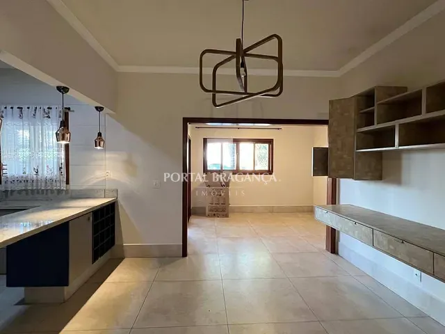 Casa com 432m² 3 quartos e 5 banheiros, à venda ou para alugar, no bairro Condomínio Residencial e Comercial Fazenda Santa Petronilla em Bragança Paulista