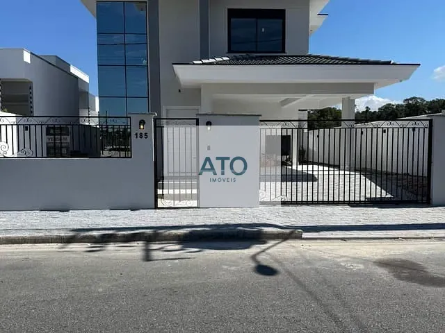 Casa com 270m² 3 quartos e 1 banheiro, à venda, no bairro Centro em Tijucas