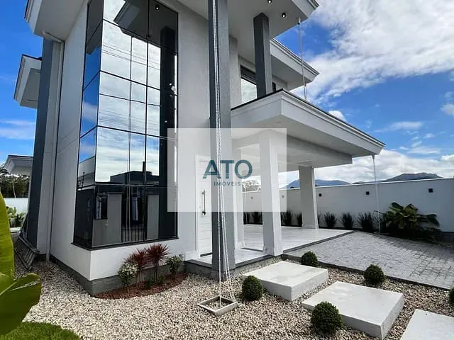 Casa com 270m² 3 quartos e 1 banheiro, à venda, no bairro Centro em Tijucas