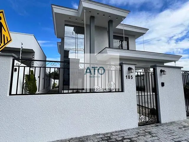Casa com 270m² 3 quartos e 1 banheiro, à venda, no bairro Centro em Tijucas