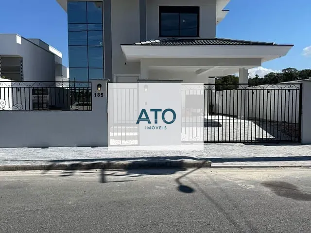 Casa com 270m² 3 quartos e 1 banheiro, à venda, no bairro Centro em Tijucas