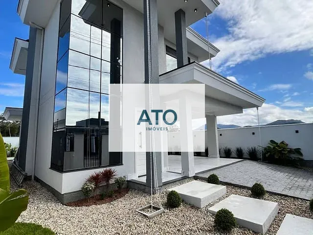Casa com 270m² 3 quartos e 1 banheiro, à venda, no bairro Centro em Tijucas