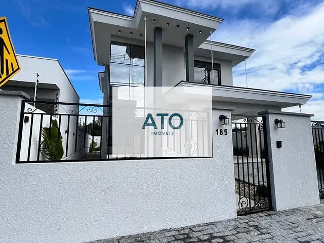 Casa com 270m² 3 quartos e 1 banheiro, à venda, no bairro Centro em Tijucas
