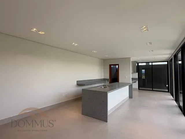 Casa com 252m² 3 quartos e 4 banheiros, à venda, no bairro Condomínio Lagoa Silvana - Parques do Vale em Caratinga