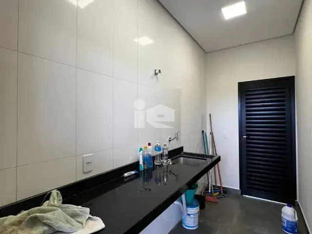 Casa com 300m² 3 quartos e 3 banheiros, à venda, no bairro Belmonte em Rolândia