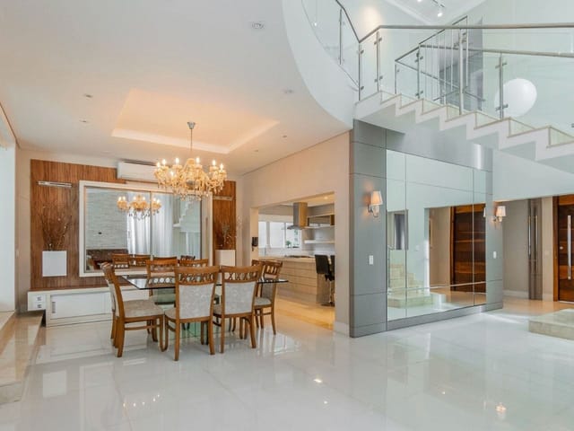 Casa 4 quartos e 5 banheiros, à venda, no bairro Campo Comprido em Curitiba