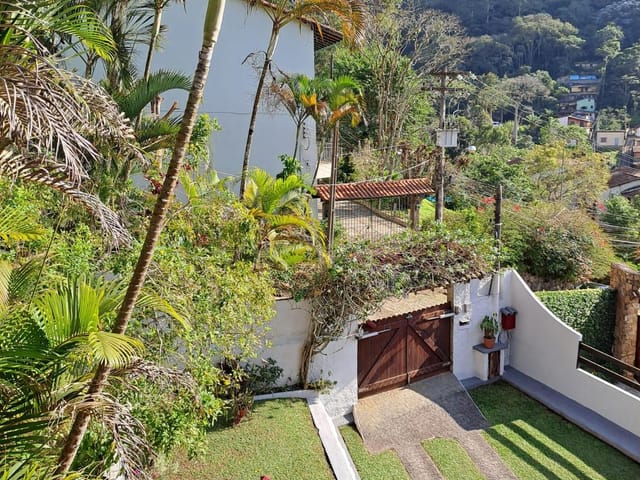 Casa com 646m² 5 quartos e 3 banheiros, à venda, no bairro Retiro em Petrópolis