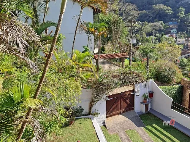 Casa com 646m² 5 quartos e 3 banheiros, à venda, no bairro Retiro em Petrópolis