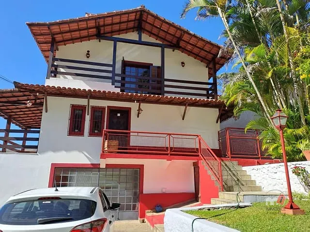 Casa com 646m² 5 quartos e 3 banheiros, à venda, no bairro Retiro em Petrópolis