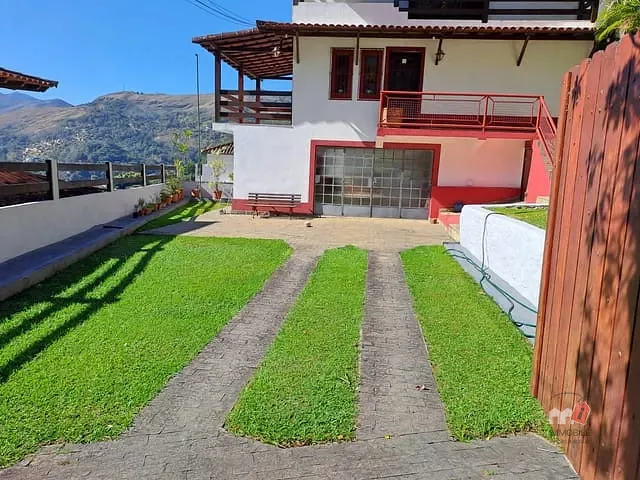 Casa com 646m² 5 quartos e 3 banheiros, à venda, no bairro Retiro em Petrópolis