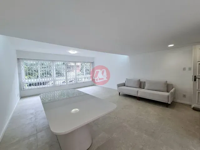 Casa com 300m² 4 quartos e 3 banheiros, para alugar, no bairro Rio Branco em Porto Alegre