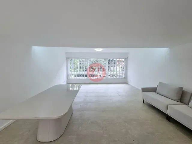 Casa com 300m² 4 quartos e 3 banheiros, para alugar, no bairro Rio Branco em Porto Alegre