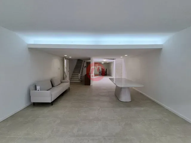 Casa com 300m² 4 quartos e 3 banheiros, para alugar, no bairro Rio Branco em Porto Alegre