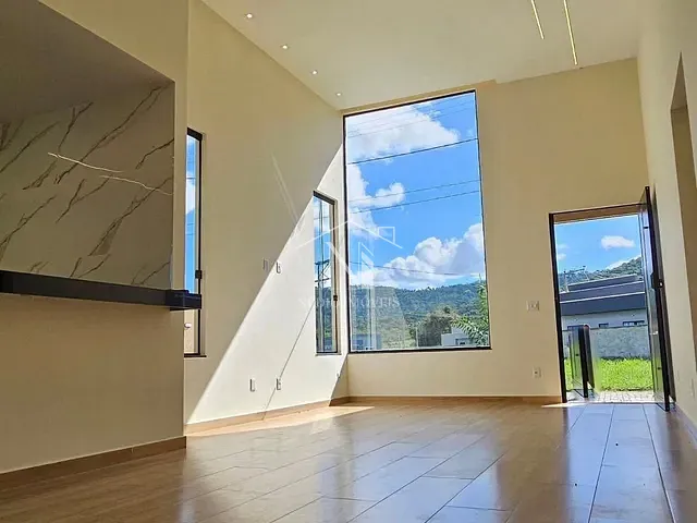 Casa com 392m² 3 quartos e 2 banheiros, à venda, no bairro Ubatiba em Maricá