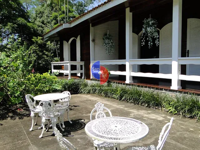 Casa com 2680m² 4 quartos e 1 banheiro, à venda, no bairro Corujas em Guapimirim