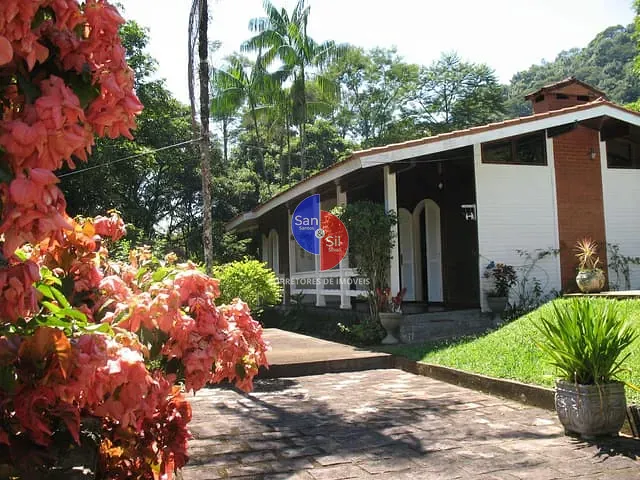 Casa com 2680m² 4 quartos e 1 banheiro, à venda, no bairro Corujas em Guapimirim