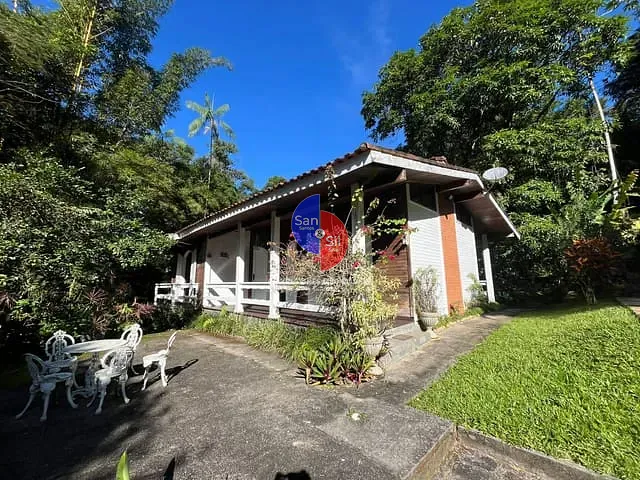 Casa com 2680m² 4 quartos e 1 banheiro, à venda, no bairro Corujas em Guapimirim