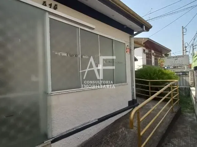 Casa com 290m², para alugar, no bairro Centro em Taubaté