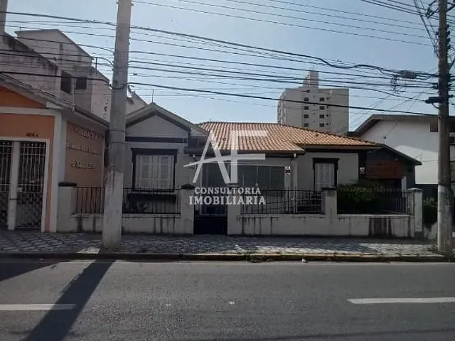 Casa com 290m², para alugar, no bairro Centro em Taubaté