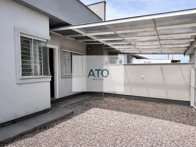 Casa 2 quartos e 1 banheiro, à venda, no bairro Universitário em Tijucas