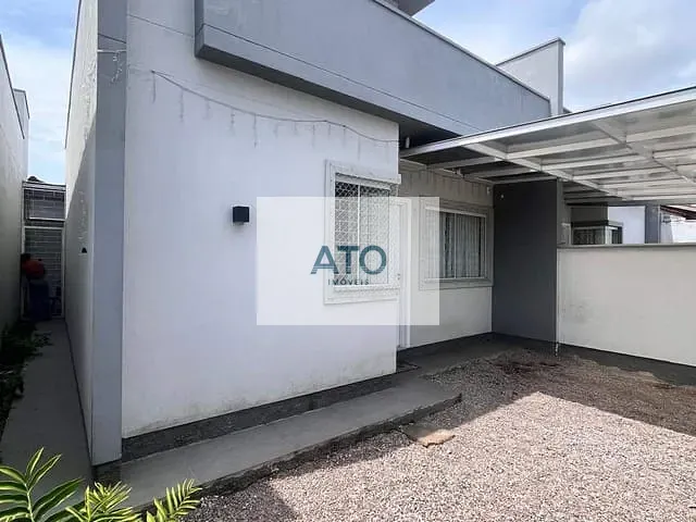 Casa 2 quartos e 1 banheiro, à venda, no bairro Universitário em Tijucas