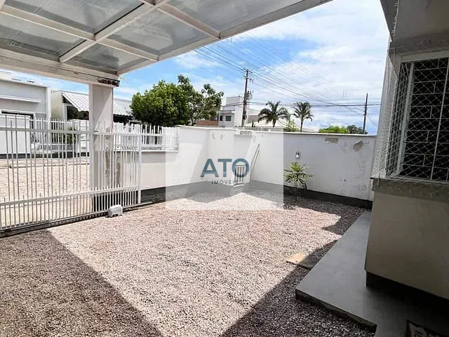 Casa 2 quartos e 1 banheiro, à venda, no bairro Universitário em Tijucas