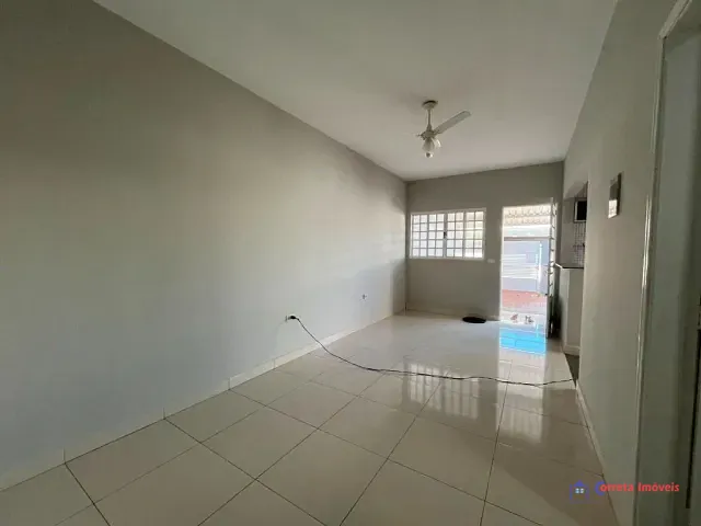 Casa 2 quartos e 1 banheiro, para alugar, no bairro Parque das Mangueiras em Três Lagoas