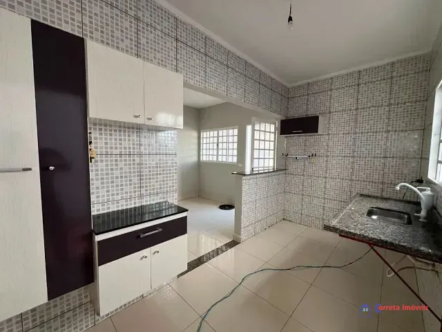 Casa 2 quartos e 1 banheiro, para alugar, no bairro Parque das Mangueiras em Três Lagoas