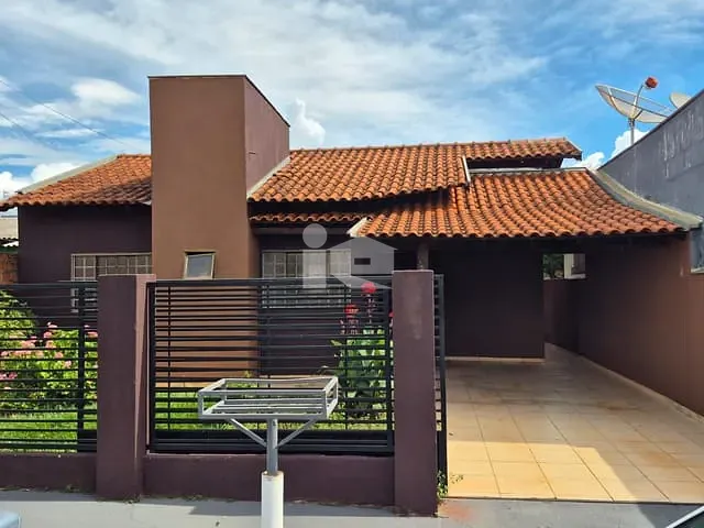 Casa com 200m² 3 quartos e 1 banheiro, à venda, no bairro Conjunto Habitacional Santiago em Rolândia