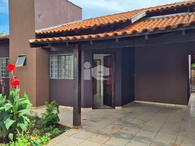 Casa com 200m² 3 quartos e 1 banheiro, à venda, no bairro Conjunto Habitacional Santiago em Rolândia