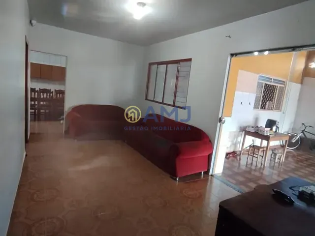 Casa 3 quartos e 2 banheiros, à venda, no bairro Setor Morais em Goiânia