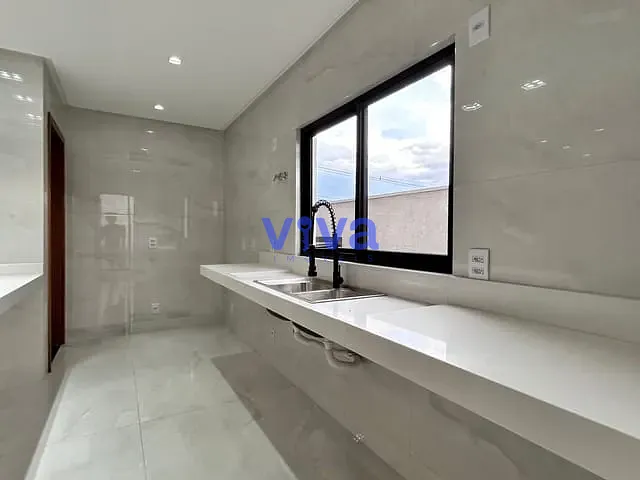 Casa com 360m² 3 quartos e 4 banheiros, à venda, no bairro Parqville Pinheiros em Aparecida de Goiânia