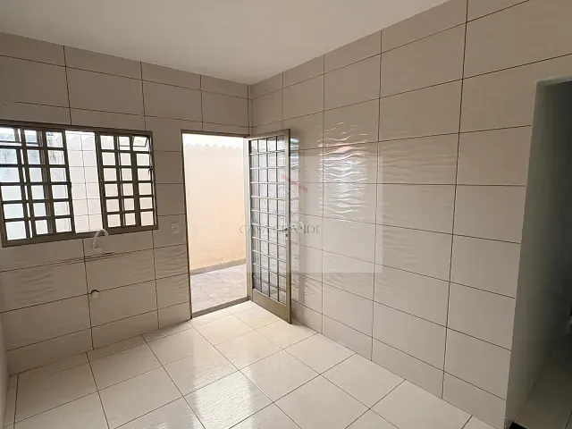 Casa com 125m² 2 quartos e 1 banheiro, para alugar, no bairro Jardim Catuaí em Rolândia