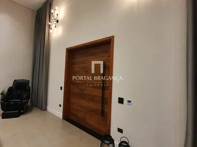 Casa com 195m² 3 quartos e 4 banheiros, à venda, no bairro Condomínio Jardim das Palmeiras em Bragança Paulista