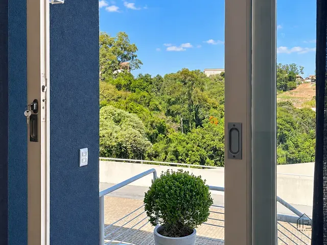 Casa com 385m² 4 quartos e 4 banheiros, à venda, no bairro Jardim Pioneiro em Cotia