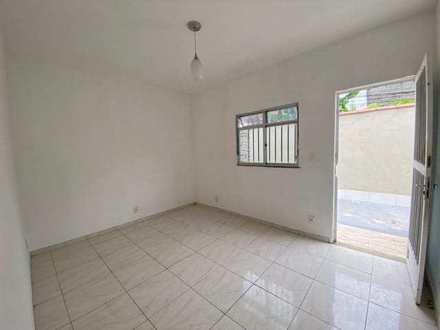 Casa com 41m² 1 quarto e 1 banheiro, à venda, no bairro Marechal Hermes em Rio de Janeiro