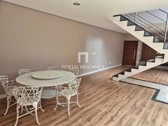 Casa com 260m² 3 quartos e 3 banheiros, à venda, no bairro Jardim California em Bragança Paulista