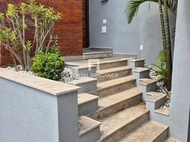Casa com 260m² 3 quartos e 3 banheiros, à venda, no bairro Jardim California em Bragança Paulista