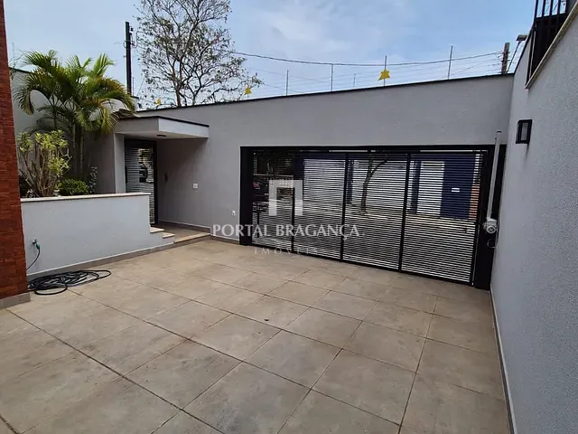 Casa com 260m² 3 quartos e 3 banheiros, à venda, no bairro Jardim California em Bragança Paulista