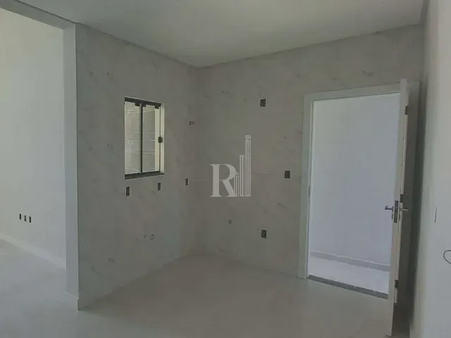 Casa 3 quartos e 2 banheiros, à venda, no bairro Alto São Bento em Itapema