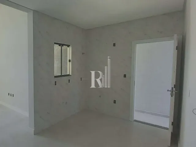 Casa 3 quartos e 2 banheiros, à venda, no bairro Alto São Bento em Itapema