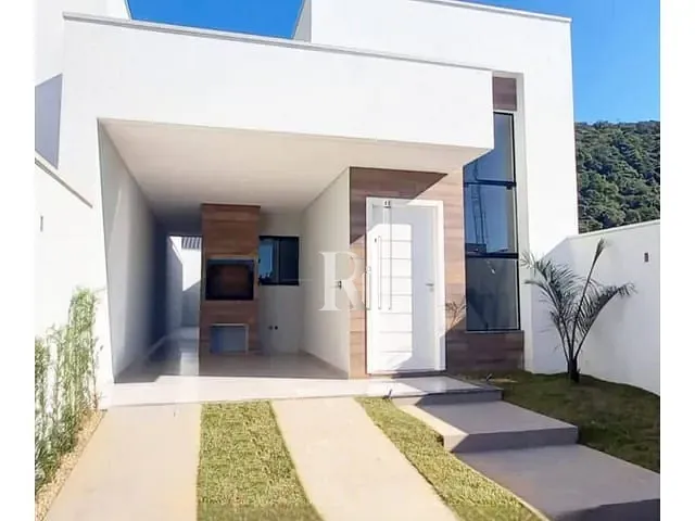 Casa 3 quartos e 2 banheiros, à venda, no bairro Alto São Bento em Itapema