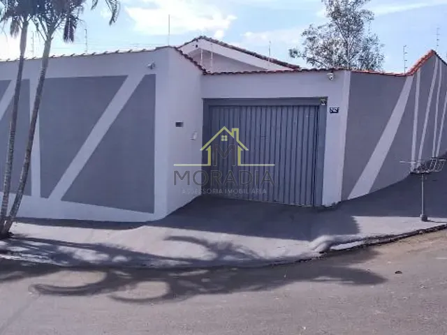 Casa com 325m² 3 quartos e 1 banheiro, à venda, no bairro Nossa Senhora das Dores em Guaxupé