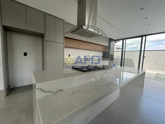 Casa com 338m² 3 quartos e 4 banheiros, à venda, no bairro Parqville Pinheiros em Aparecida de Goiânia