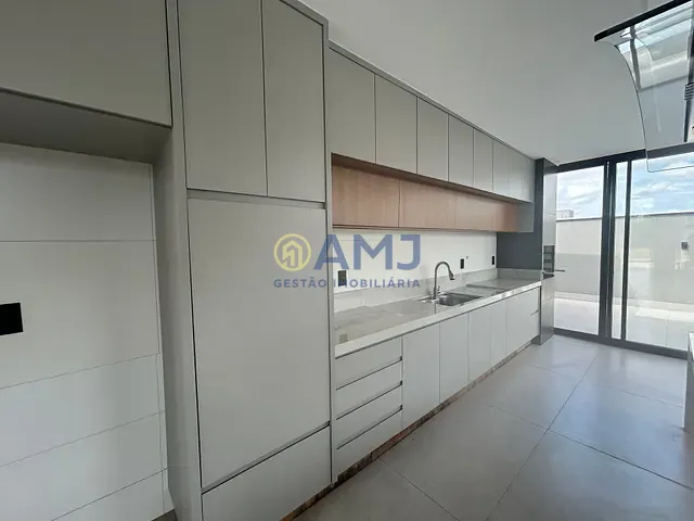 Casa com 338m² 3 quartos e 4 banheiros, à venda ou para alugar, no bairro Parqville Pinheiros em Aparecida de Goiânia