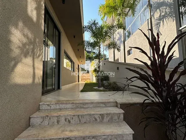 Casa com 620m² 4 quartos e 5 banheiros, à venda, no bairro Condomínio do Lago 3ª Etapa em Goiânia