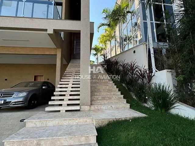 Casa com 620m² 4 quartos e 5 banheiros, à venda, no bairro Condomínio do Lago 3ª Etapa em Goiânia