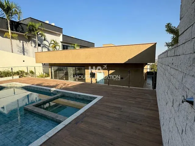 Casa com 620m² 4 quartos e 5 banheiros, à venda, no bairro Condomínio do Lago 3ª Etapa em Goiânia