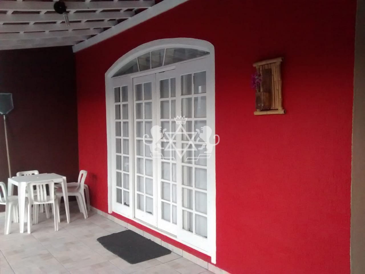 Casa à venda com 3 quartos, 178m² - Foto 1